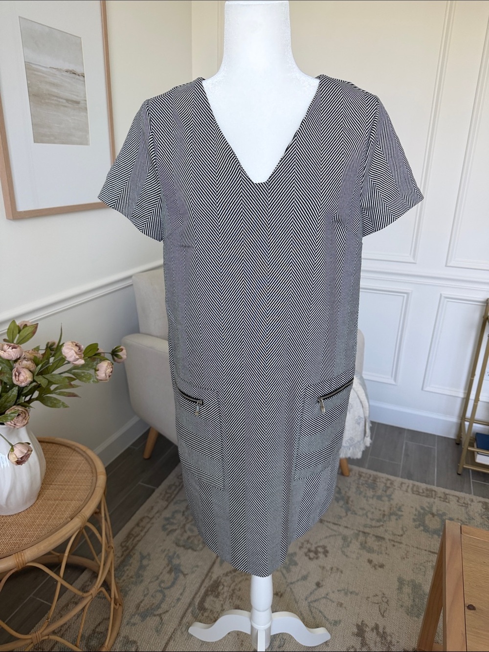 1.STATE Chevron Zip Pocket Shift Dress Black White Mod Minimalist Career - Picture 3 of 11
